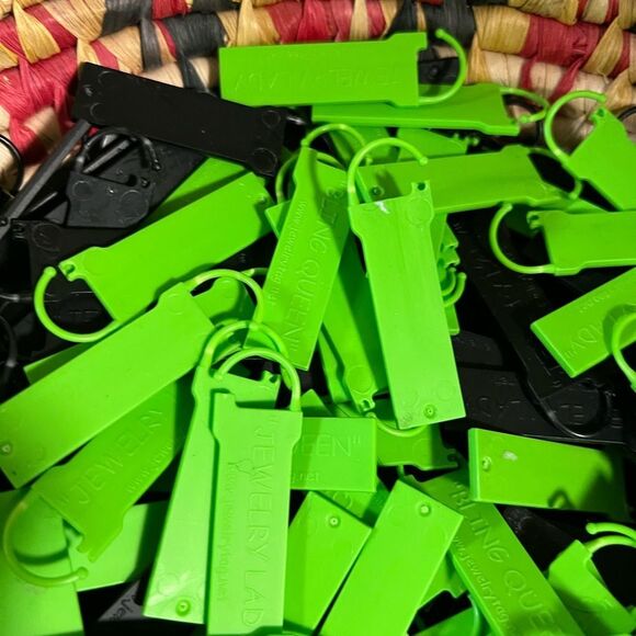 Reusable Plastic Jewelry Tags, 400 black, 125 Green, 75 Watch / Bracelet Tags - Picture 9 of 10
